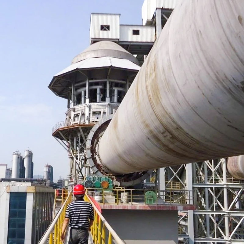 Four rotatif en métal magnésium